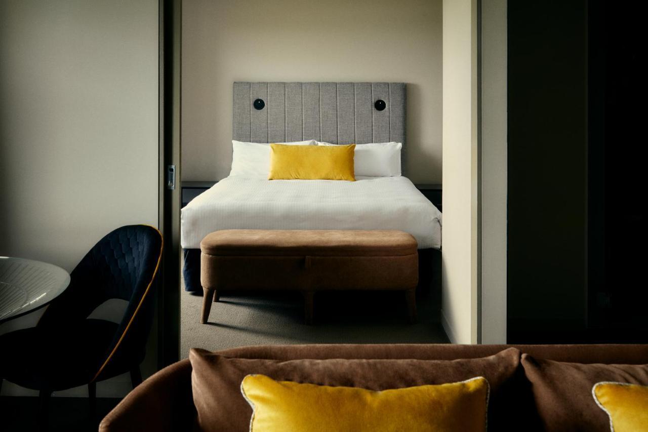The Kinson Otel Melbourne Dış mekan fotoğraf A bedroom at the hotel