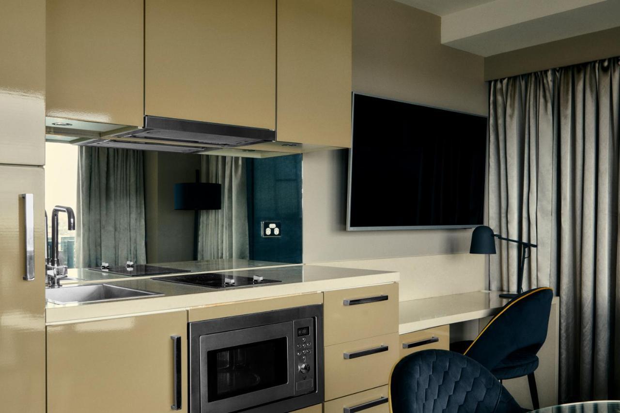 The Kinson Otel Melbourne Dış mekan fotoğraf A kitchen in a serviced apartment