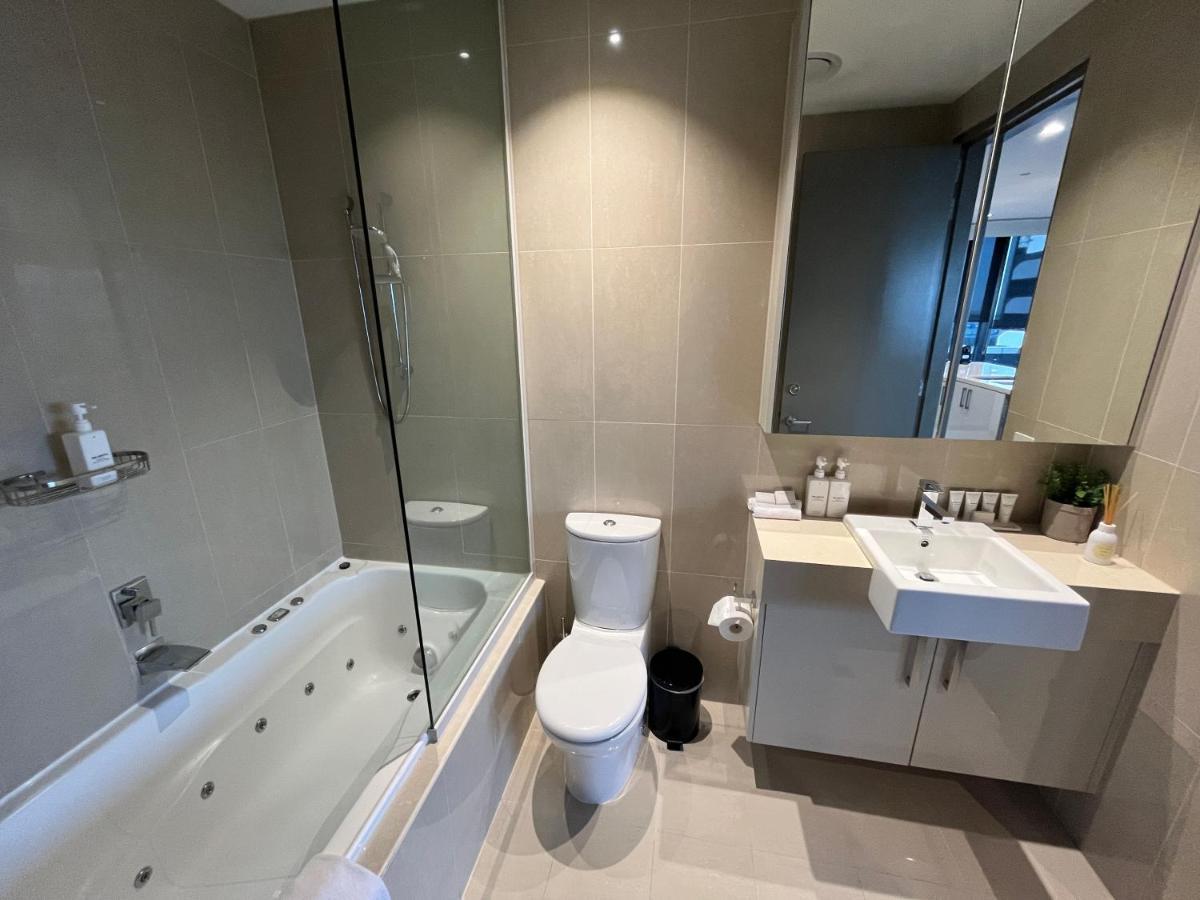 The Kinson Otel Melbourne Dış mekan fotoğraf Bathroom